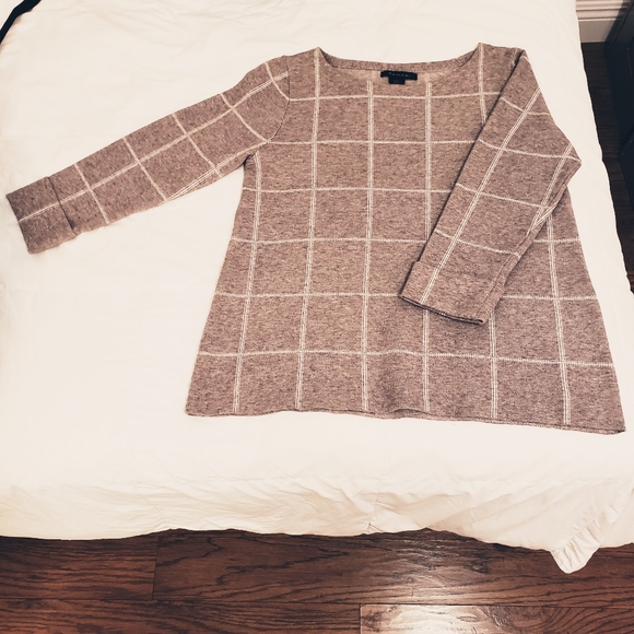 Women's sweater - Picture 1 of 3